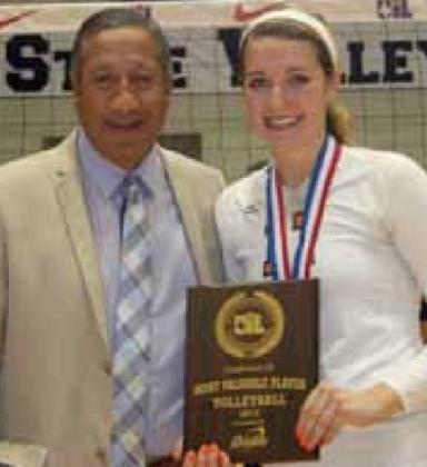 Shannon Mikesky accepts her championship match MVP plaque from UIL Assistant Athletic Director Peter Contreras.