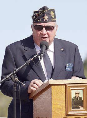 Bob Heinrich, Praha Veterans Club vice president, served as master of ceremonies.