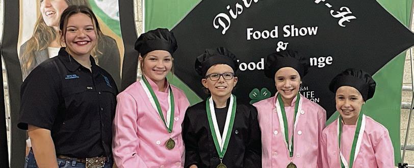 Beefmasters – District 11 4-H Council officer and Kaylyn Beseda, Tate Fritsch, Kloey Noska and Emory Malota of the Fayetteville 4-H.