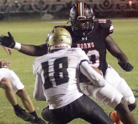 Tavondrick Ellison cuts off Jace Flora on a first-quarter scramble. Sticker Photo By Layne Vyvjala