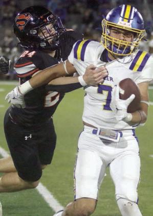 Mason Kunschick chases down Tristan Lerma for a 7-yard loss in the second quarter. Sticker Photo By Darrell Vyvjala
