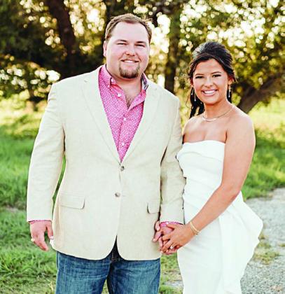 Etzler, Vyvjala to wed May 3