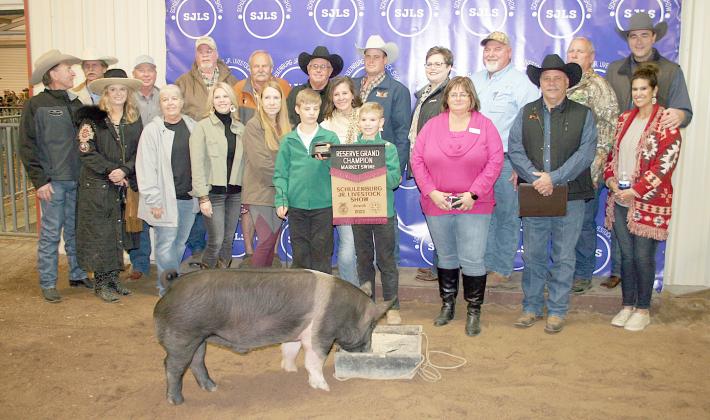 RESERVE CHAMPION MARKET SWINE – Exhibitor: Wyatt Matura (front, holding banner).