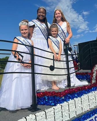 Float takes part in Tom-Tom parade
