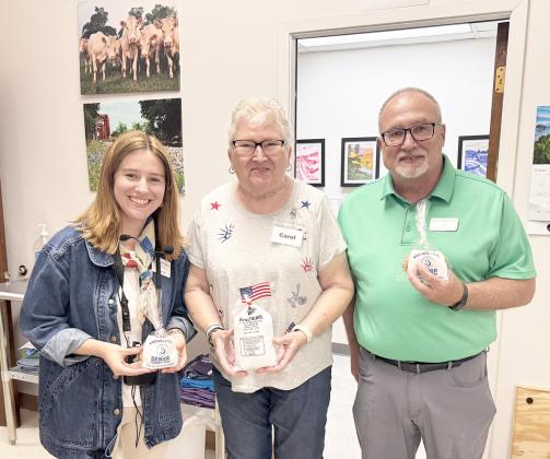 SurveyiNg memberS recently were Ashleigh Parks (left) and Ray Langlios  (right) of Greater Fayette Community Foundation, who then stayed to play bingo.  Carol Seigel (center) was the lucky winner of the blackout prize, two pounds of  ground beef from the Texas Beef Initiative.