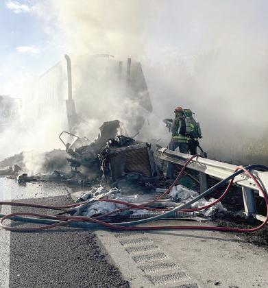 18-wheeler fire shuts down I-10 on Sunday