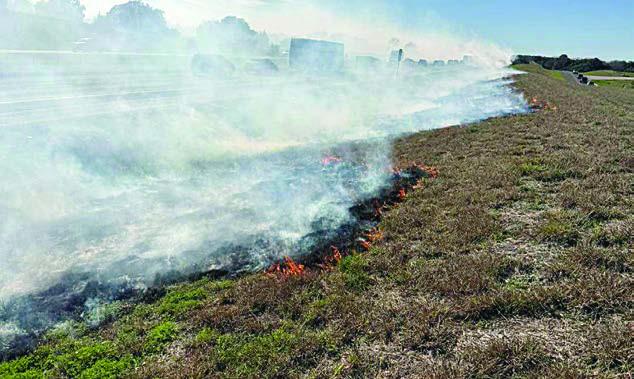 Three VFDs battle grass fires along I-10