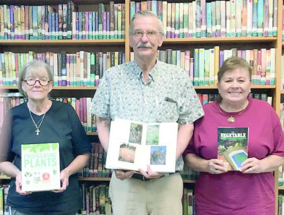 Garden Club gives books to library