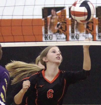 Clara Magliolo keeps a ball from going to the floor last Tuesday. Sticker Photo By Darrell Vyvjala