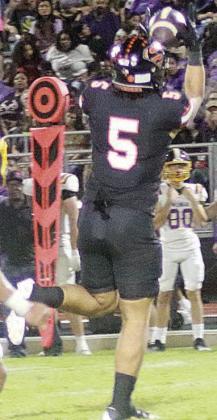 Landon Conner pulls down a pass for a 28-yard gain in the second quarter. Sticker Photo By Layne Vyvjala