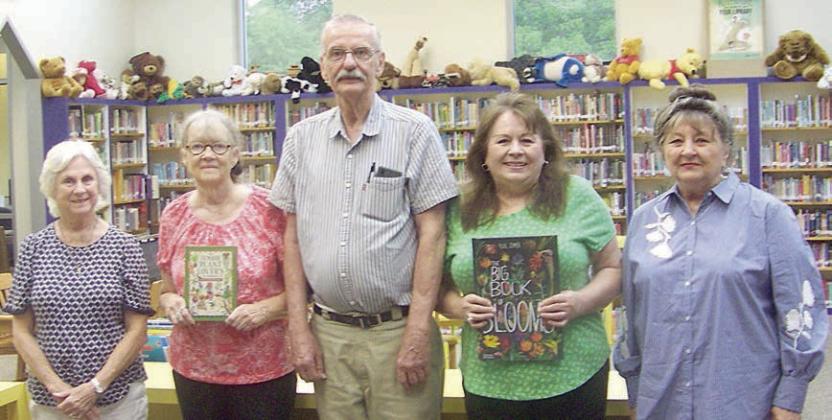 Garden Club donates books to library