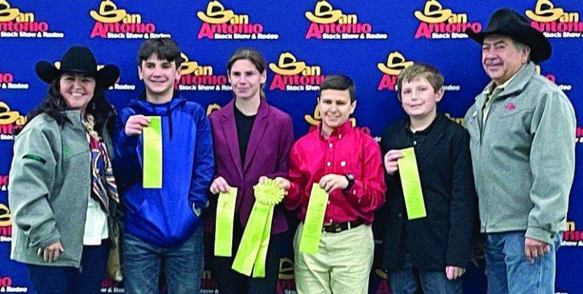 Seventh Place Interme diate Team – (from left) SALE representative, Roan Willrich, McKenna Emmel, Connor Fricke, Kaden Raabe and SALE representative.