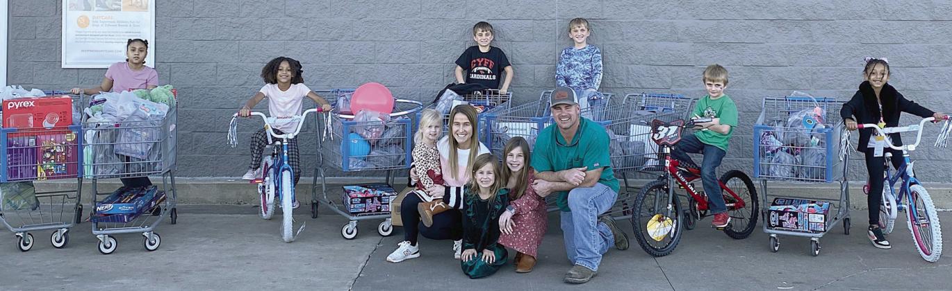 Kainers provide Christmas shopping trip for six Boys &amp; Girls Club members