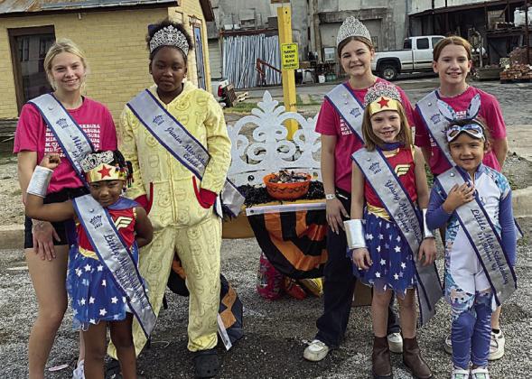 Court participates in Monster Dash, Czhilispiel parade