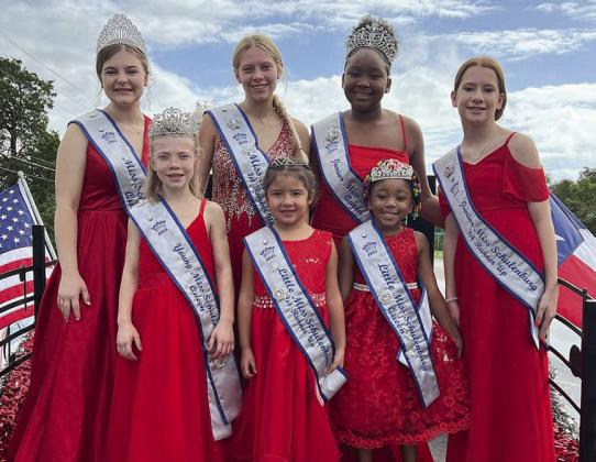 Court participates in Monster Dash, Czhilispiel parade