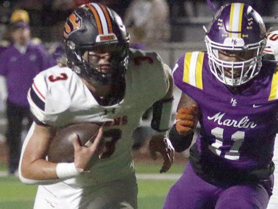 Aaron Janecek runs by a Bulldog en route to a 7-yard touchdown in the fourth quarter. Sticker Photo By Darrell Vyvjala