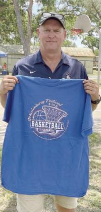 Three-point shooting contest winner – Shane Hollas. Sticker Photo By Darrell Vyvjala