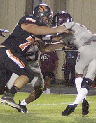 horns grind out 10-0 homecoming win over hearne in defensive battle