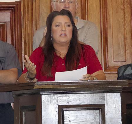 Tammy Jo “TJ Mac” McCleney speaks in opposition to the proposed Mustang Wind project of Apex Clean Energy at the Commissioners Court meeting. Photo By Melanie Berger / Courtesy of Flatonia Argus