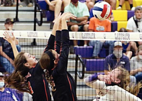 District title secured with five-set win over Weimar