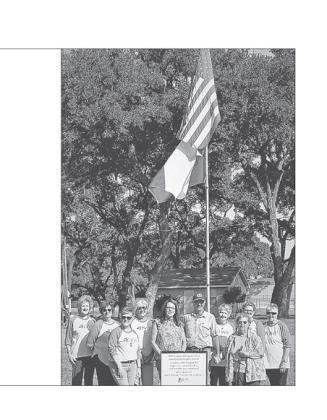 DAR recognizes flag display at Wicke home
