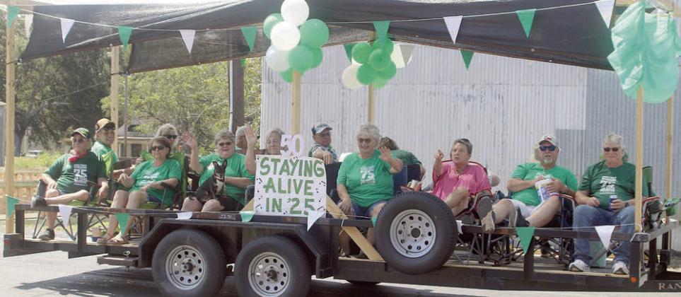 2nd Place Class Float – Bishop Forest Class of 1975. Sticker Photo By Darrell Vyvjala