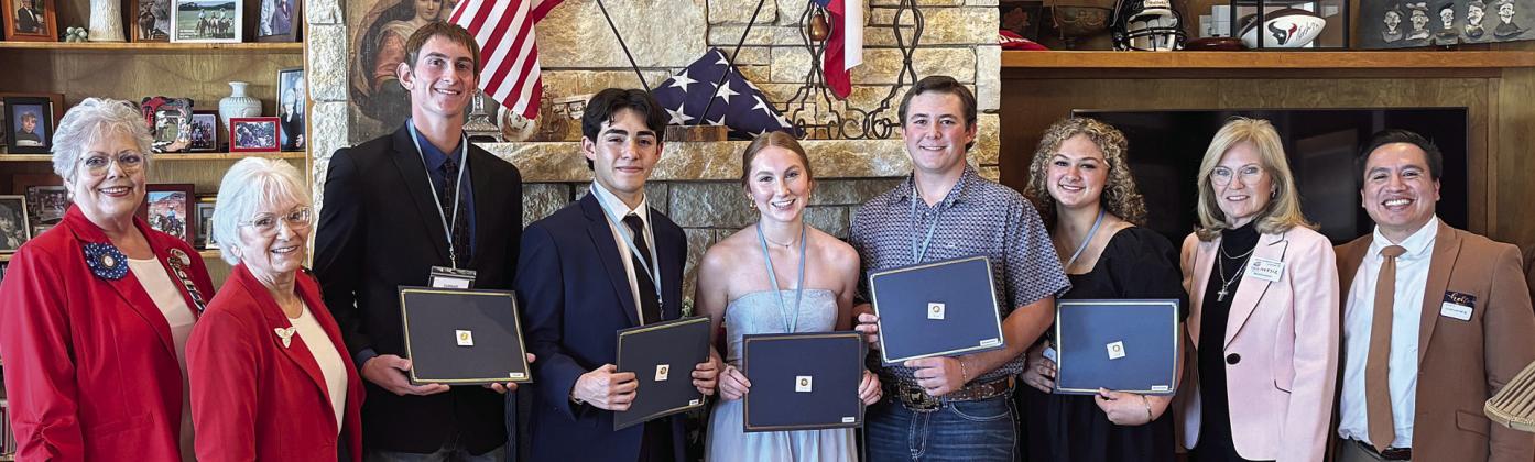 Smith-McMillan DAR recognizes Good Citizen Award recipients