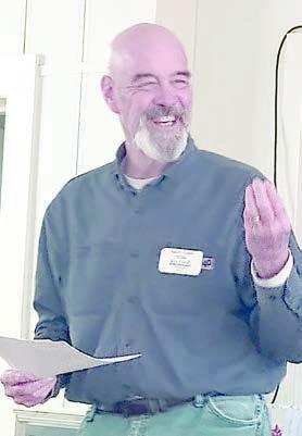 Guest spea ker Randy Albers discussed propagation at the Garden Club meeting.