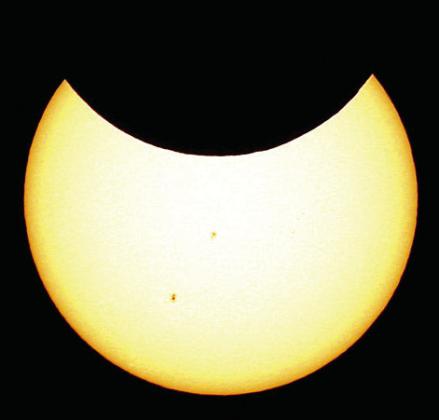 Aschenbeck photographs solar eclipse