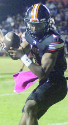 Da’Terrion Houston secures a reception before heading to the end zone in the second quarter. Sticker Photo By Layne Vyvjala