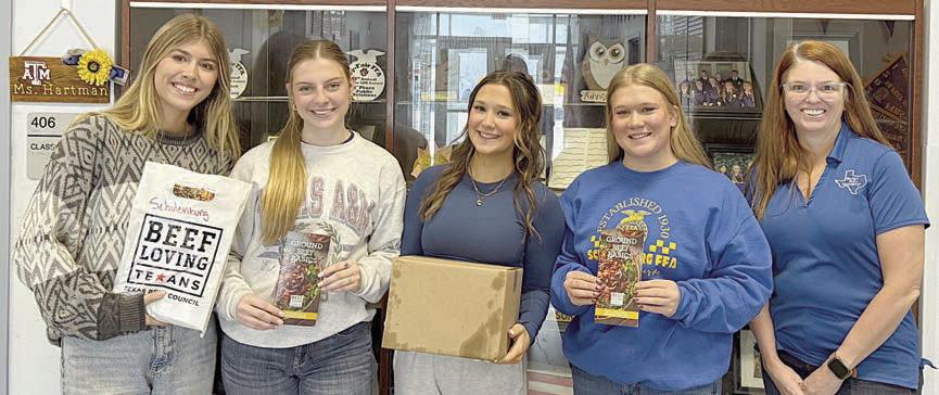 Presentation at Schulenburg High School – (from left) Chayse Deagen, Kaylee Beyer, Claire Oeding, Hailey Schramek and Tanya Schindler-NVCW member. Instructor at SISD is Hannah Mulhern.