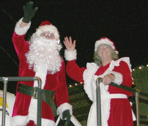 Santa &amp; Mrs. Claus come to town for Chamber parade