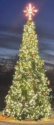 Santa &amp; Mrs. Claus come to town for Chamber parade