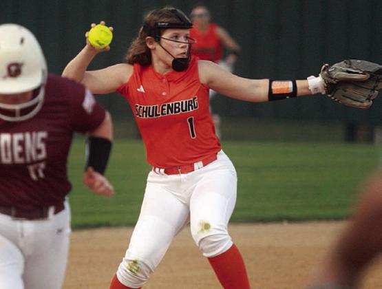 Lady Horns start district against No. 2 Ganado