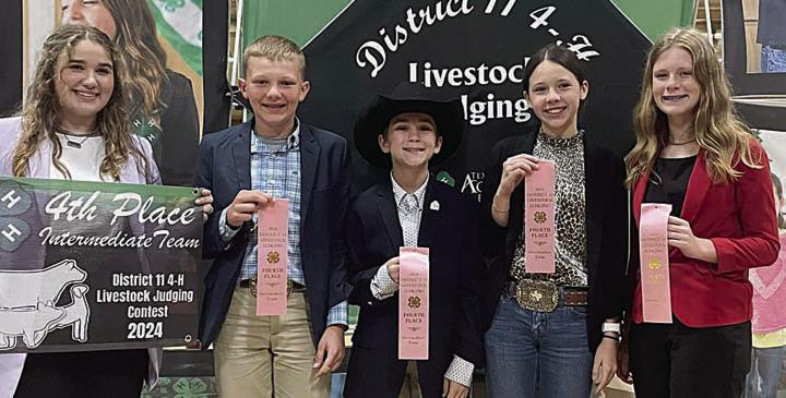 4th Place Intermediate Team – (from left) District 11 4-H officer, Holden Hudson, Crockett Guenther, Alexis Berckenhoff and Sawyer Mau. Holub and Guenther are Schulenburg 4-H’ers.
