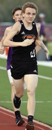 Alton Herzik strides to a sixth-place finish in the 1600-meter run. Photo By Melanie Berger / Courtesy of Flatonia Argus