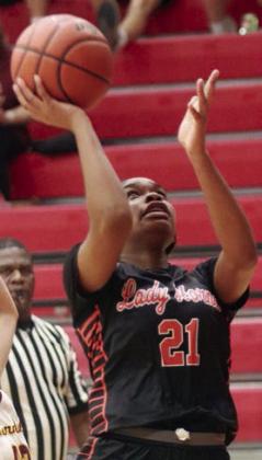 Jashiya Jackson scores on a layup early in the second half. Sticker Photo By Darrell Vyvjala