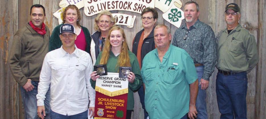 Reserve Champion market swine – Exhibitor: Erica Otto (front, holding banner).