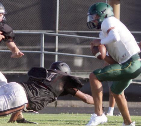 Jayvan Luhrs pressure the Lexington quarterback during last Thursday’s scrimmage. Sticker Photo By Darrell Vyvjala