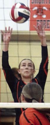 Jenna Guentert reaches up to get to a Lady Tiger attack in the Lady Horns’ 3-0 sweep. Sticker Photo By Darrell Vyvjala