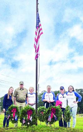 DAR takes part in wreath ceremony