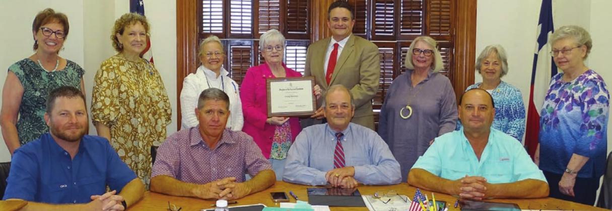 DAR presents community service award to Moreau