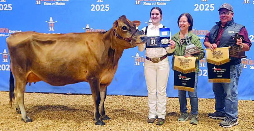 Mikayla Stang (left) was awarded grand champion Jersey female in the open show as well as reserve grand champion Jersey female. In addition, the Premier Breeder award went to Darlene and Bob Stryk (right).