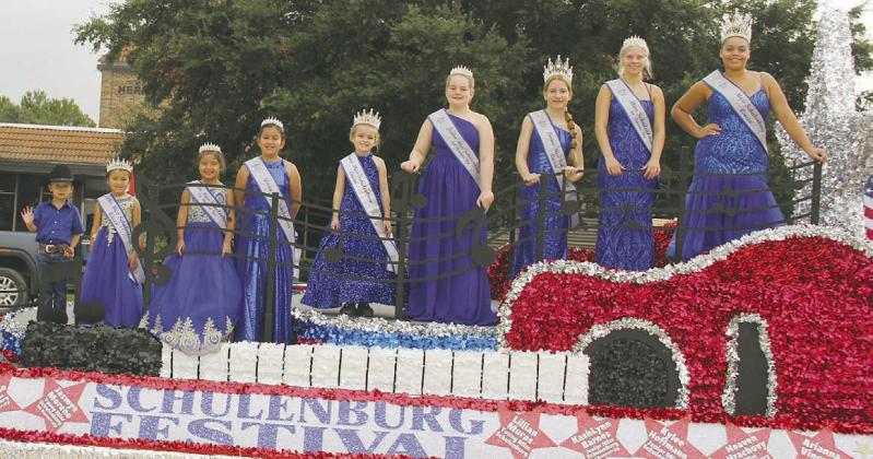 Float participates in Fayette County Fair parade
