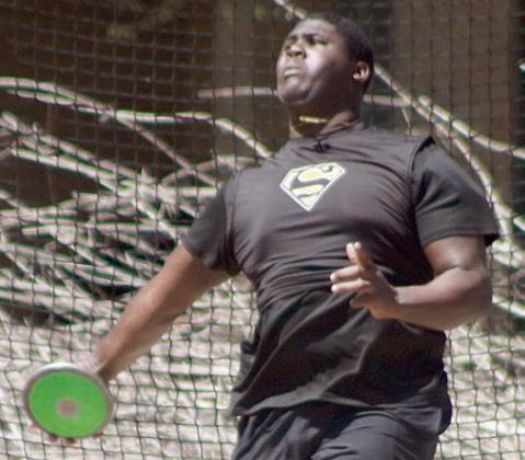 Tavondrick Ellison releases a throw to place first in the discus. Sticker Photo By Darrell Vyvjala