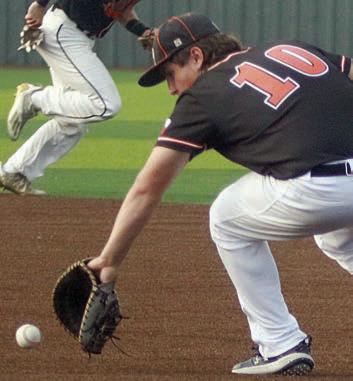Ian Reeves makes a backhand stop at first game in game three. Sticker Photo By Darrell Vyvjala