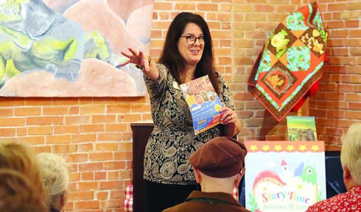 Deborah Bradle y gave the program at the Colorado Valley Quilt Guild meeting at the Texas Quilt Museum.