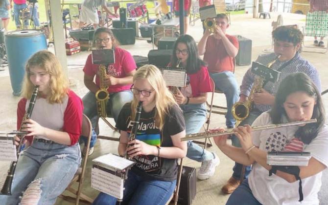 Throngs converge on St. John for first ‘full’ picnic in local area