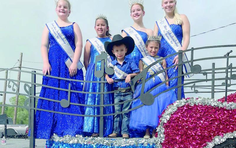 Court takes part in Yoakum Tom Tom parade