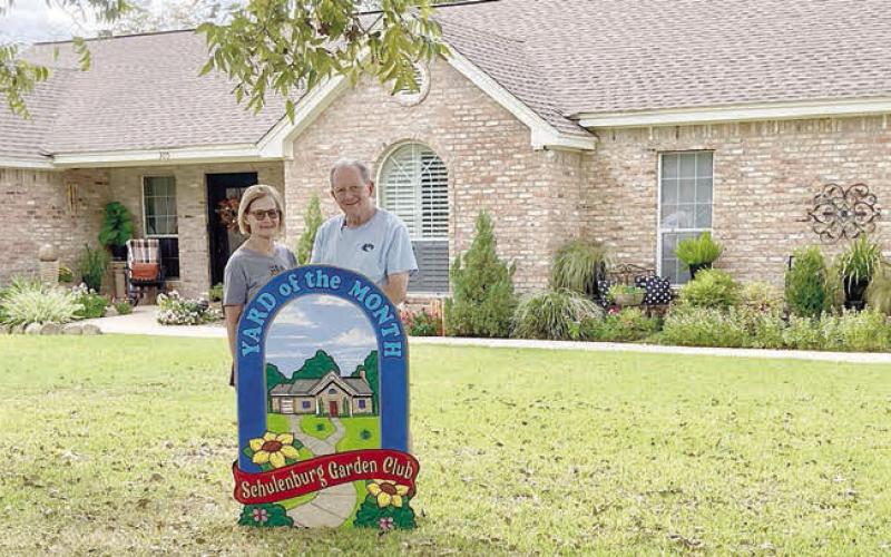 Swartz residence selected as Garden Club’s yard of the month for October